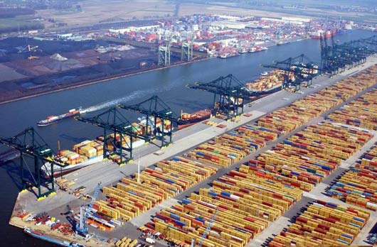 新加坡港口拥堵，海运集装箱货物数量激增！